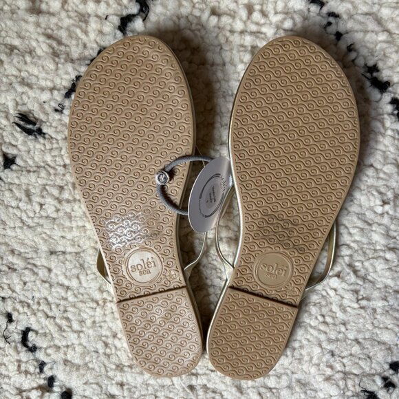 Solei Sea metallic gold faux/vegan leather flip-flop sandals sz 9 summer beach - Picture 2 of 3